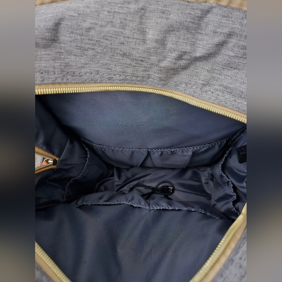 Diaper bag with built in changing station - Picture 3 of 12